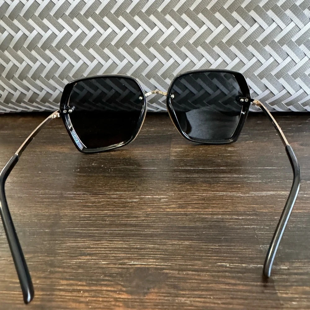 Chanel Sunglasses - Picture 5 of 9